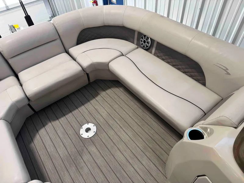 Slide: The Image of Bennington 24SSRX 2017 - 14