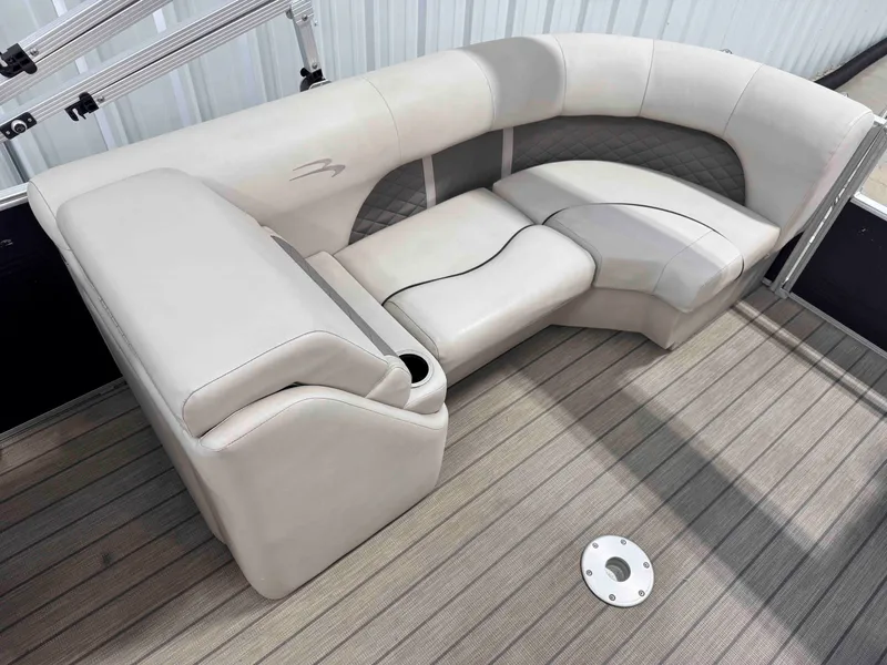 Slide: The Image of Bennington 24SSRX 2017 - 20