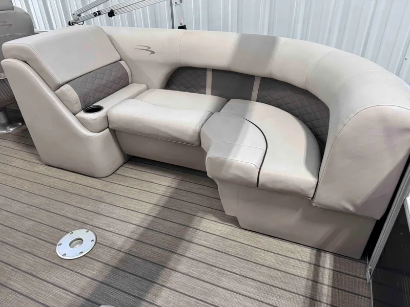 Slide: The Image of Bennington 24SSRX 2017 - 7