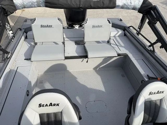 Slide: The Image of SeaArk Pro Cat 200 2026 - 15