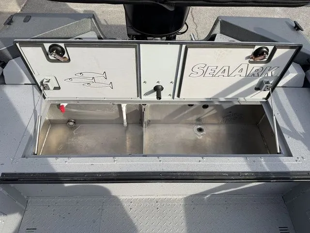 Slide: The Image of SeaArk Pro Cat 200 2026 - 17