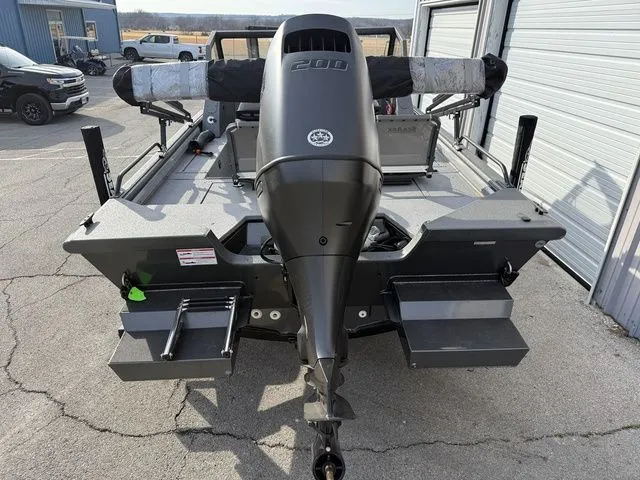 Slide: The Image of SeaArk Pro Cat 200 2026 - 3