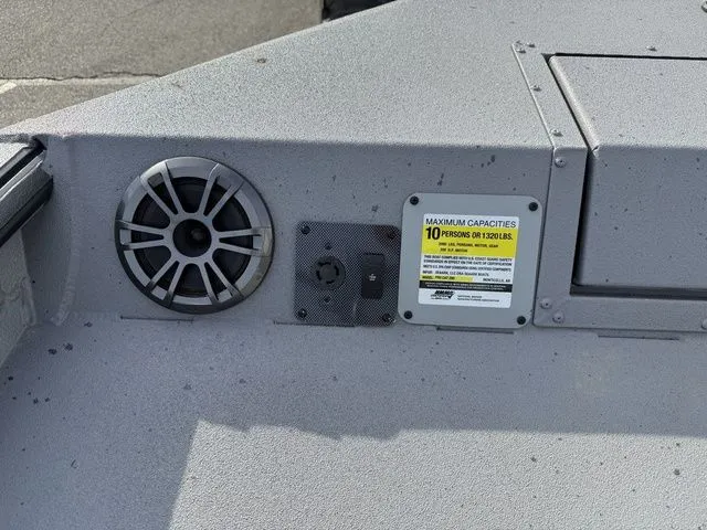 Slide: The Image of SeaArk Pro Cat 200 2026 - 6