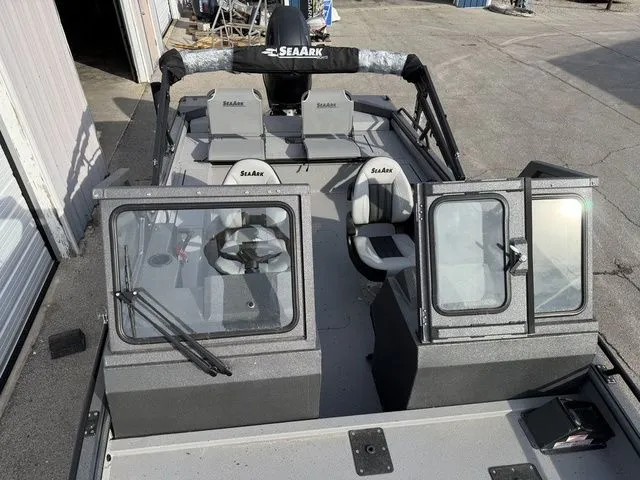 Slide: The Image of SeaArk Pro Cat 200 2026 - 8