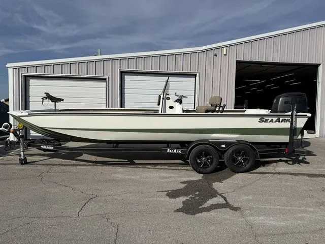 The Image of SeaArk Bay Runner 240 2026 - 1