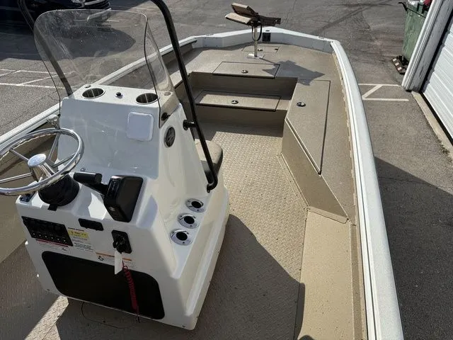 Slide: The Image of SeaArk Bay Runner 240 2026 - 13