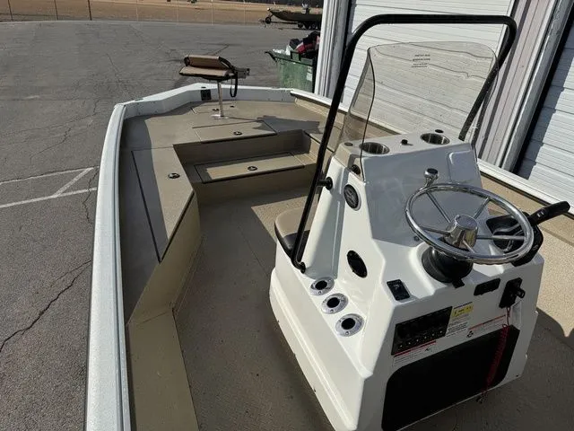 Slide: The Image of SeaArk Bay Runner 240 2026 - 14