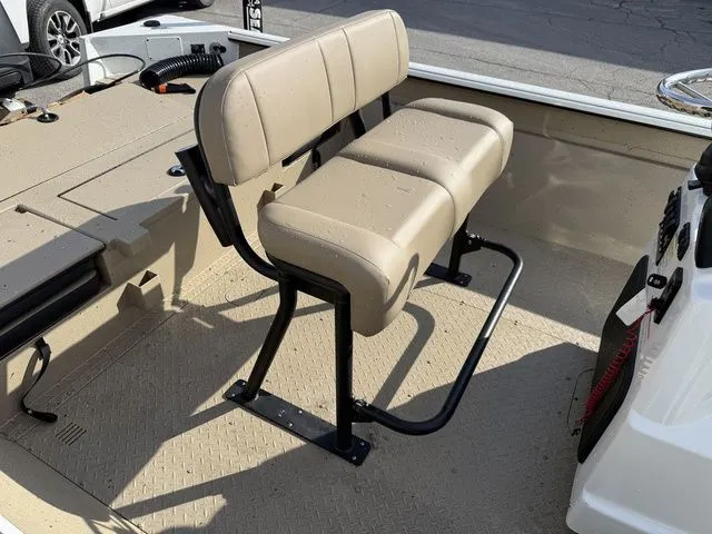 Slide: The Image of SeaArk Bay Runner 240 2026 - 16