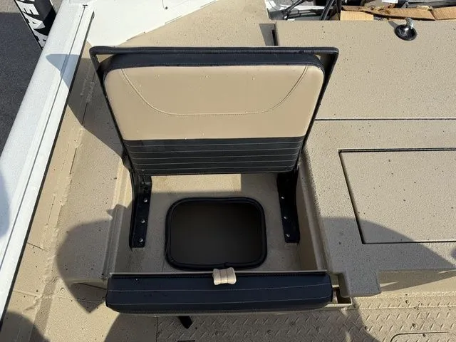 Slide: The Image of SeaArk Bay Runner 240 2026 - 18