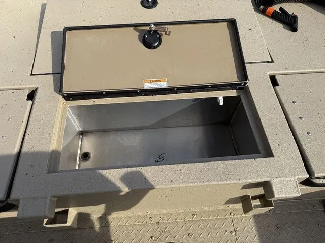 Slide: The Image of SeaArk Bay Runner 240 2026 - 19