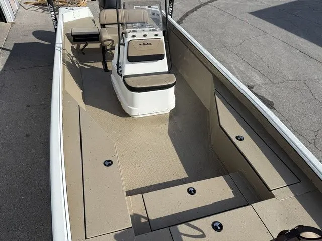 Slide: The Image of SeaArk Bay Runner 240 2026 - 5