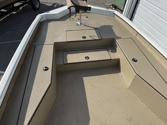 Slide: The Image of SeaArk Bay Runner 240 2026 - 6