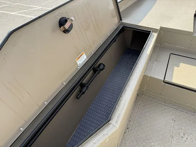 Slide: The Image of SeaArk Bay Runner 240 2026 - 9