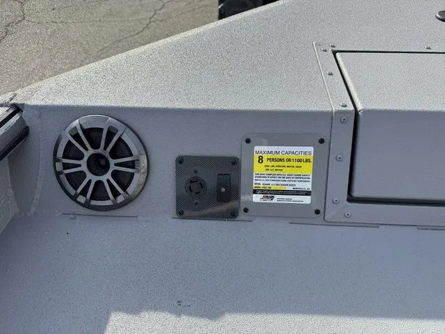 Slide: The Image of SeaArk Easy 200 2026 - 10