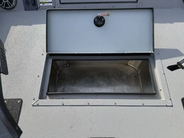 Slide: The Image of SeaArk Easy 200 2026 - 11