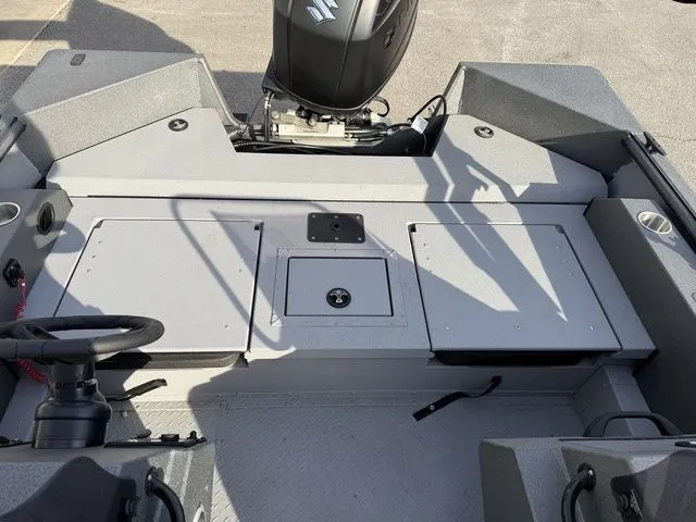 Slide: The Image of SeaArk Easy 200 2026 - 13