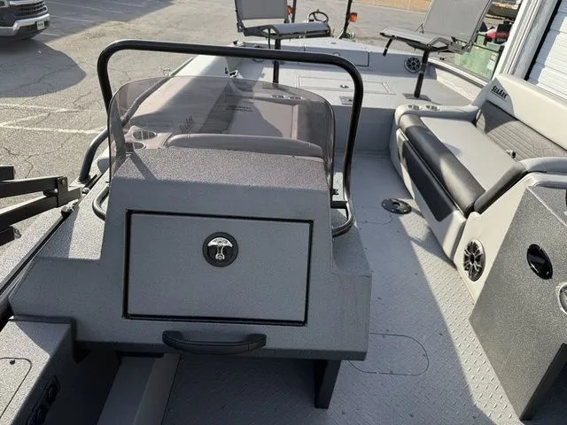 Slide: The Image of SeaArk Easy 200 2026 - 16