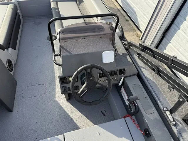 Slide: The Image of SeaArk Easy 200 2026 - 17