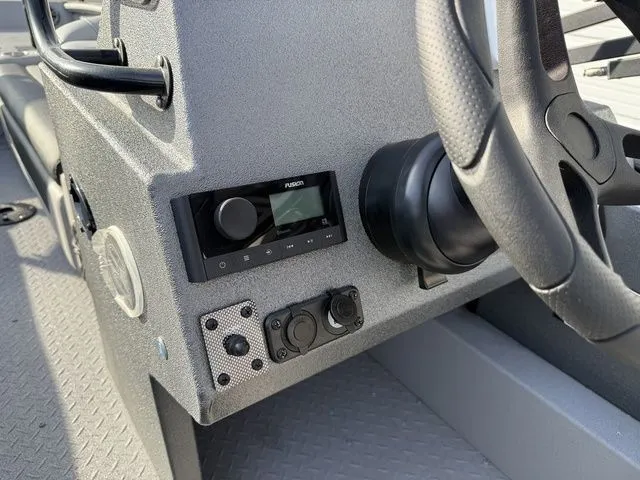 Slide: The Image of SeaArk Easy 200 2026 - 18