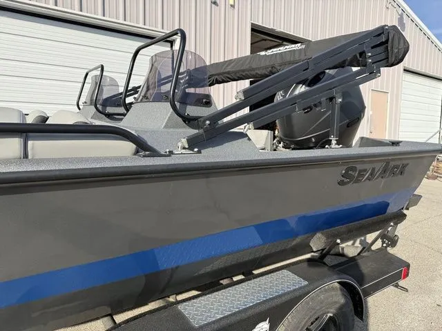 Slide: The Image of SeaArk Easy 200 2026 - 3