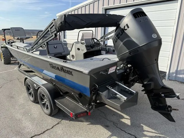 Slide: The Image of SeaArk Easy 200 2026 - 4