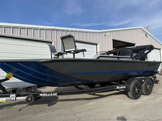 Slide: The Image of SeaArk Easy 200 2026 - 6