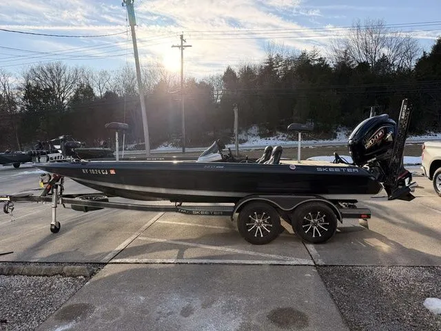 Slide: The Image of Skeeter ZXR20 2023 - 16