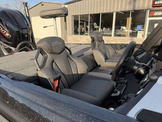 Slide: The Image of Skeeter ZXR20 2023 - 6