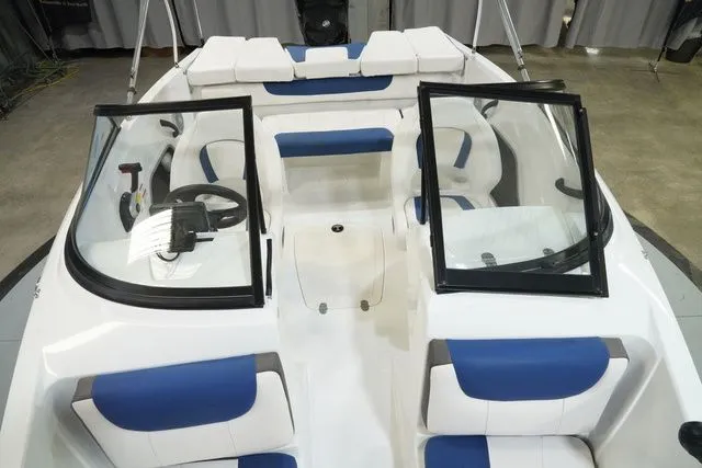 Slide: The Image of Tahoe 450 TF 2018 - 13