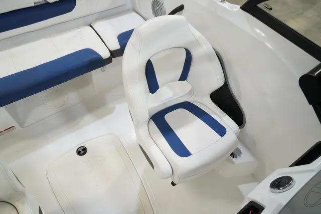 Slide: The Image of Tahoe 450 TF 2018 - 14