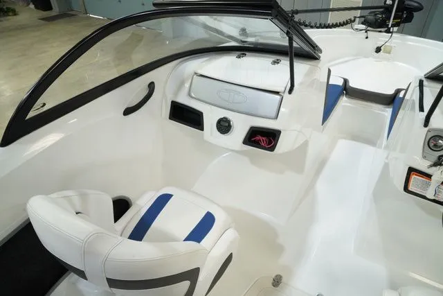 Slide: The Image of Tahoe 450 TF 2018 - 16