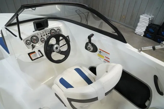 Slide: The Image of Tahoe 450 TF 2018 - 17