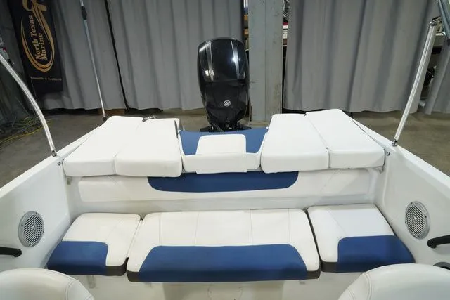 Slide: The Image of Tahoe 450 TF 2018 - 19