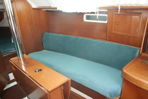 Slide: The Image of Beneteau 311 Centerboard 2000 - 6