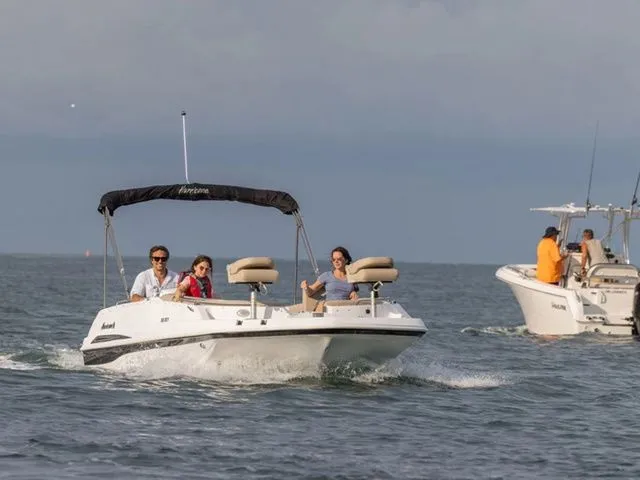 Slide: The Image of Hurricane SunDeck Sport 201 OB 2023 - 13