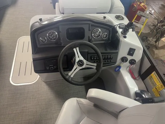 Slide: The Image of Bentley Pontoons Legacy 223 Navigator 2023 - 10