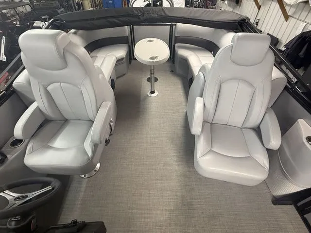 Slide: The Image of Bentley Pontoons Legacy 223 Navigator 2023 - 12