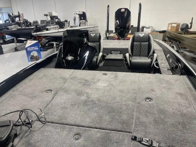 Slide: The Image of Phoenix Bass Boat 721 ZXL 2026 - 13