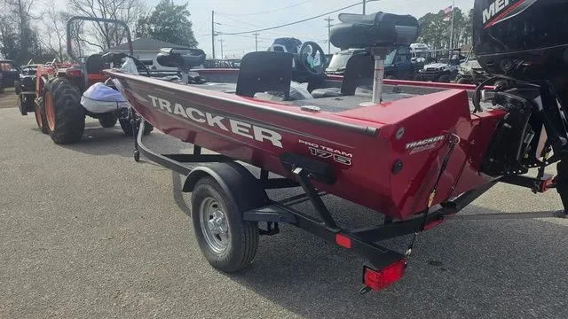 Slide: The Image of Tracker TRACKER PRO TEAM 175 CRAPPIE W/75HP 2025 - 4