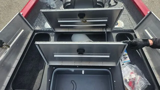 Slide: The Image of Tracker TRACKER PRO TEAM 175 W/75HP 2025 - 15