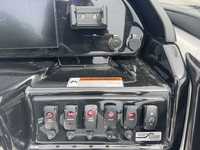 Slide: The Image of Yamaha 195S 2025 - 17