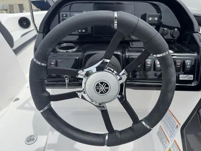 Slide: The Image of Yamaha 195S 2025 - 19