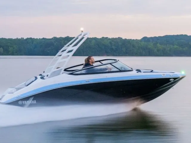 Slide: The Image of Yamaha 195S 2025 - 22