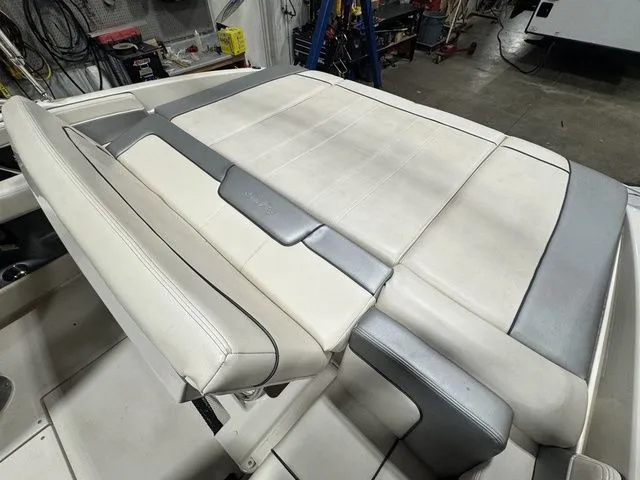 Slide: The Image of Sea Ray 210 2010 - 14