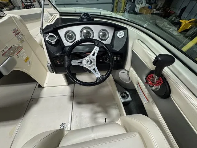 Slide: The Image of Sea Ray 210 2010 - 18