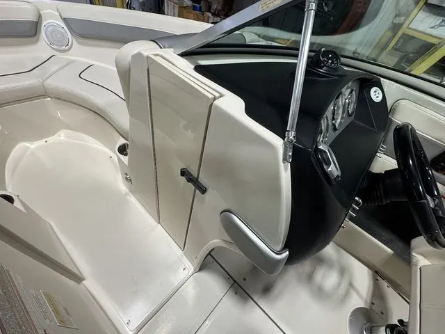 Slide: The Image of Sea Ray 210 2010 - 23