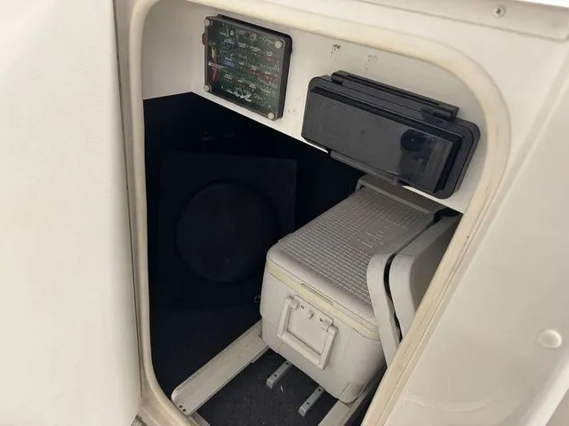 Slide: The Image of Sea Ray 240 Sundeck 2002 - 19