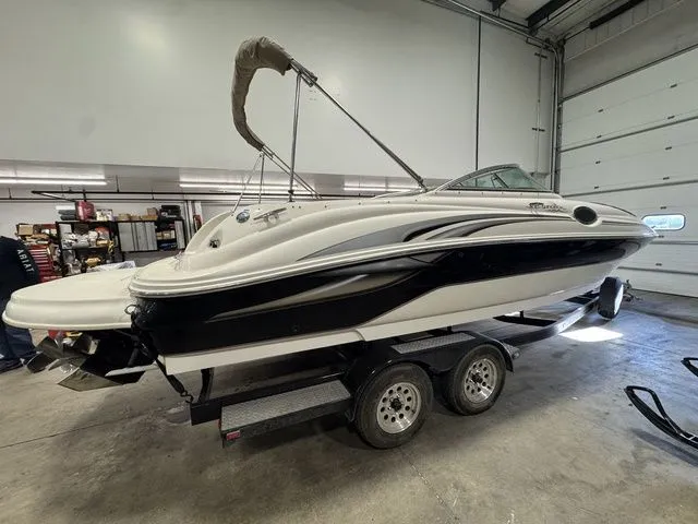 Slide: The Image of Sea Ray 240 Sundeck 2002 - 3