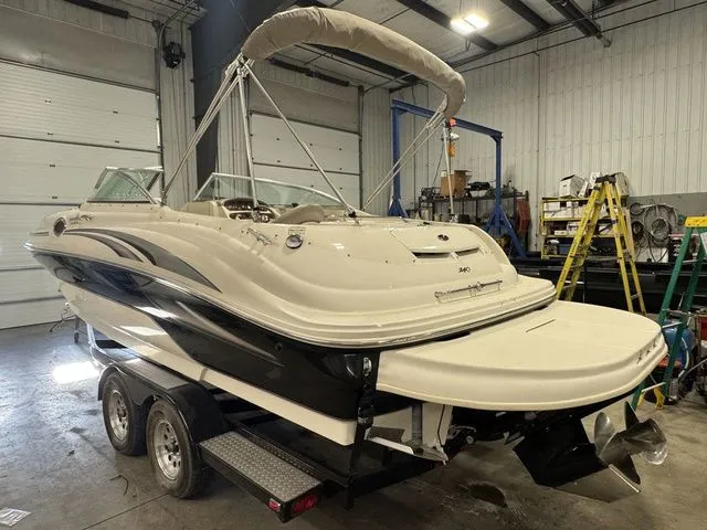 Slide: The Image of Sea Ray 240 Sundeck 2002 - 4