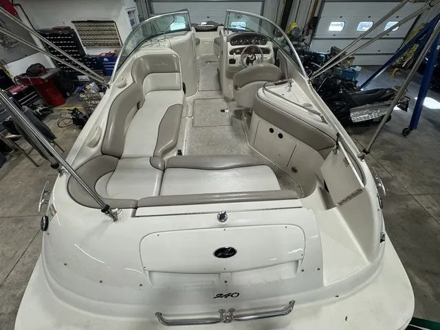 Slide: The Image of Sea Ray 240 Sundeck 2002 - 9